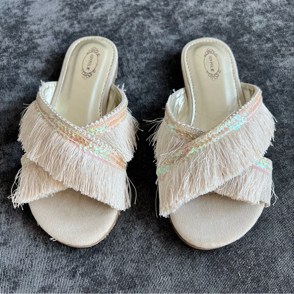New Joyfolie Deandra Fringe Sandals